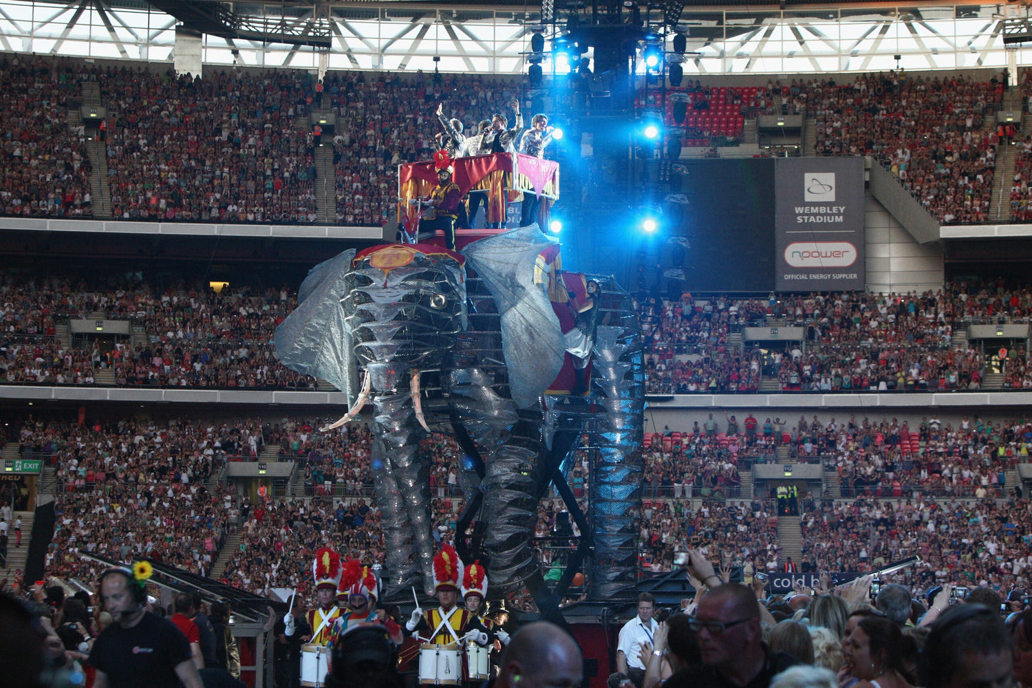 🎪 Why Every Take That Fan Needs a Circus Tour T-Shirt